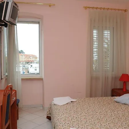 Vendégház Pansion Manuela 3*