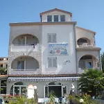 Pansion Manuela 3*